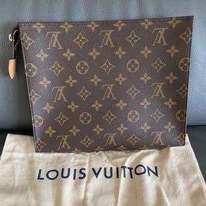 ❌SOLD❌Louis Vuitton Toiletry 26